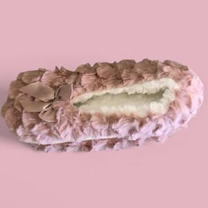 Chatties dark pink fuzzy slippers